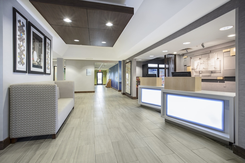 holiday inn express kansas city at the legends