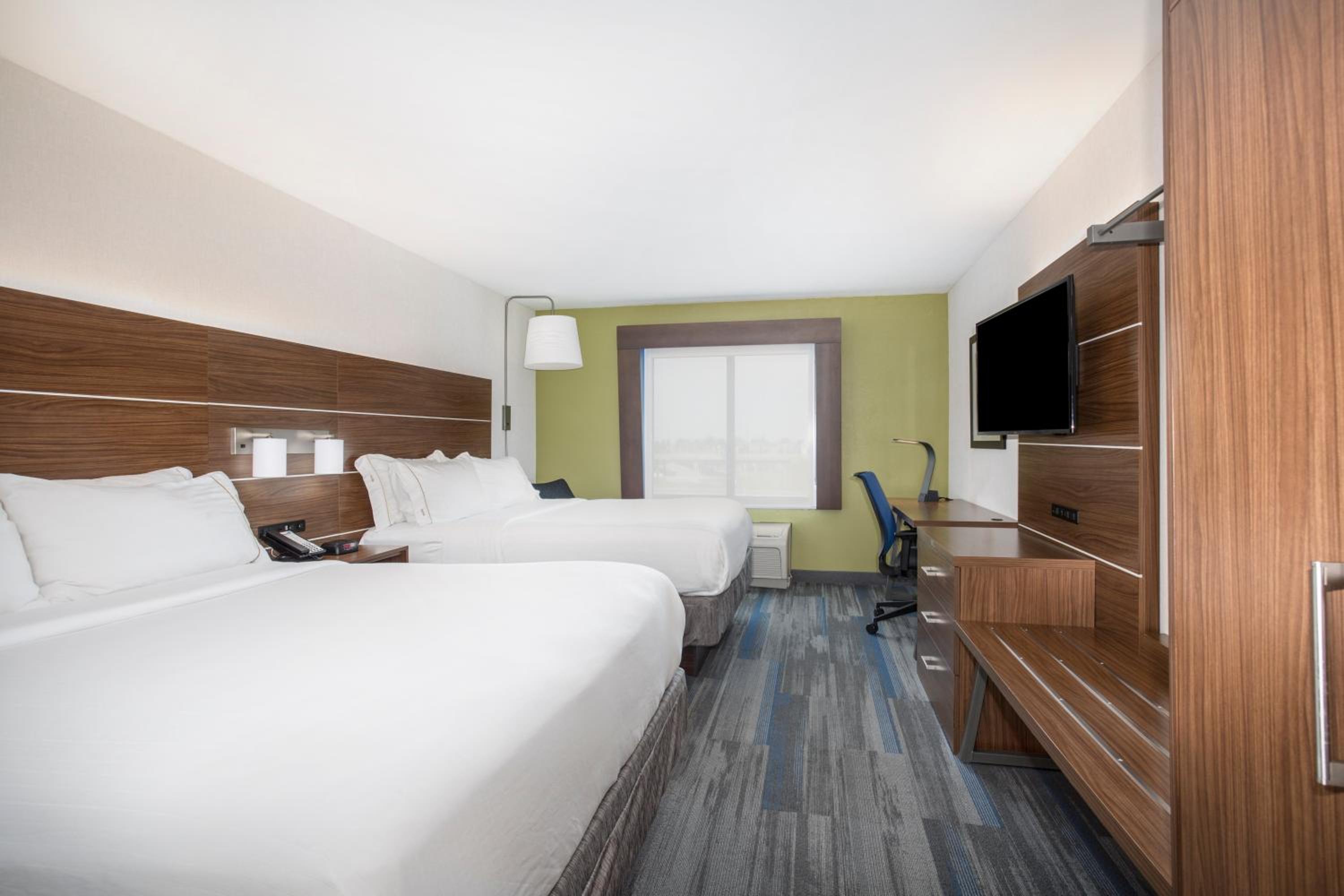 holiday inn express kansas city at the legends