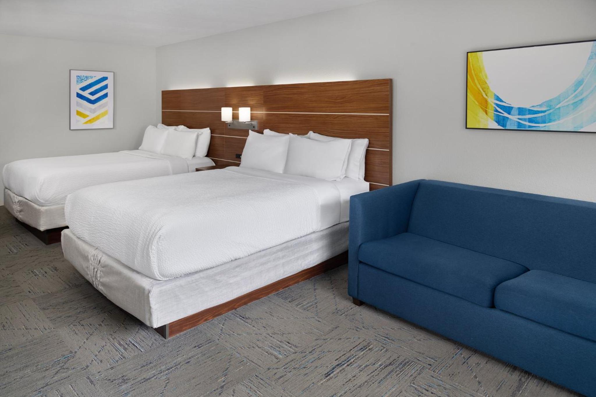 holiday inn express kansas city at the legends