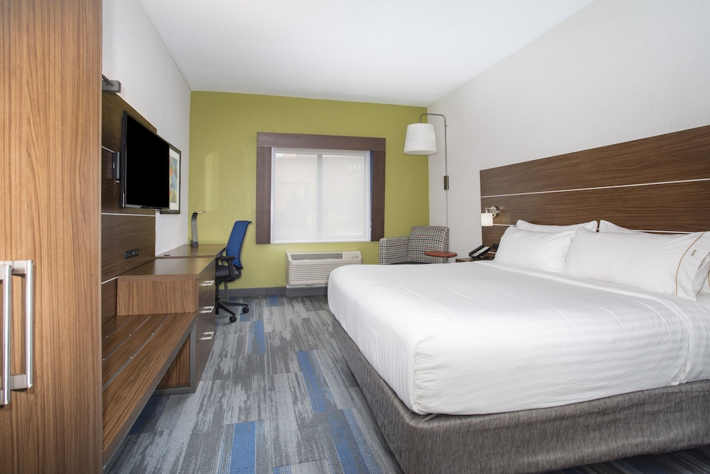 holiday inn express kansas city at the legends