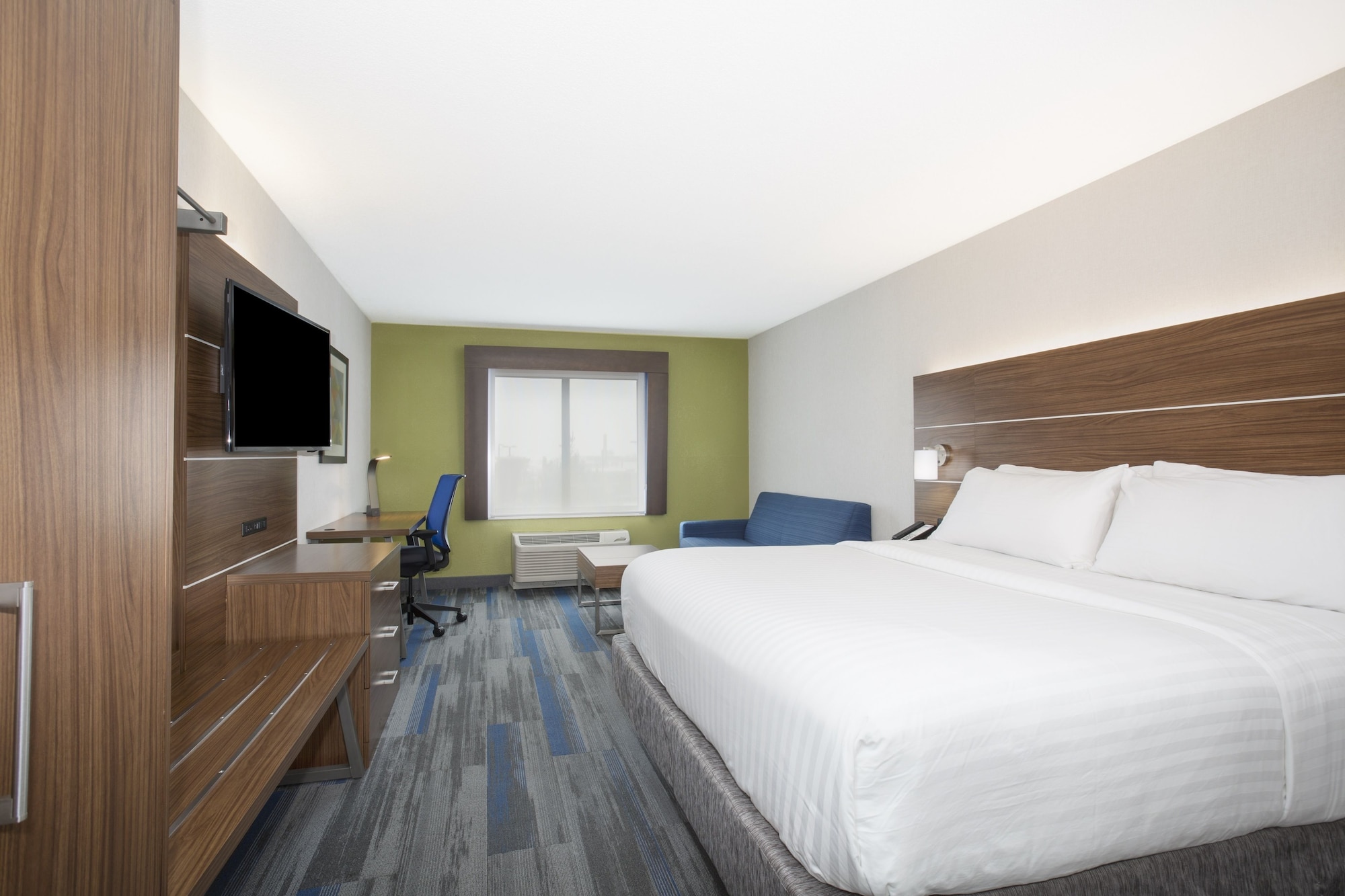 holiday inn express kansas city at the legends