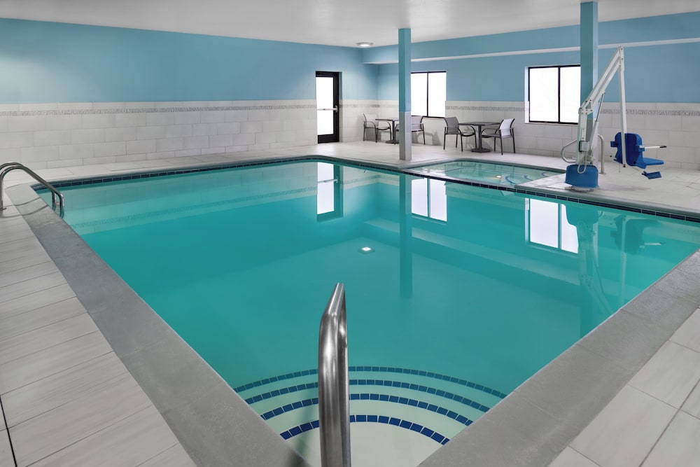 holiday inn express kansas city at the legends