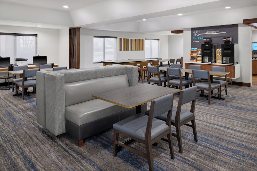 holiday inn express kansas city at the legends