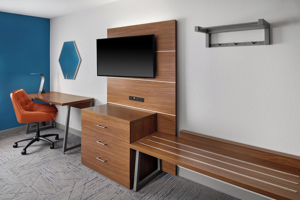 holiday inn express kansas city at the legends