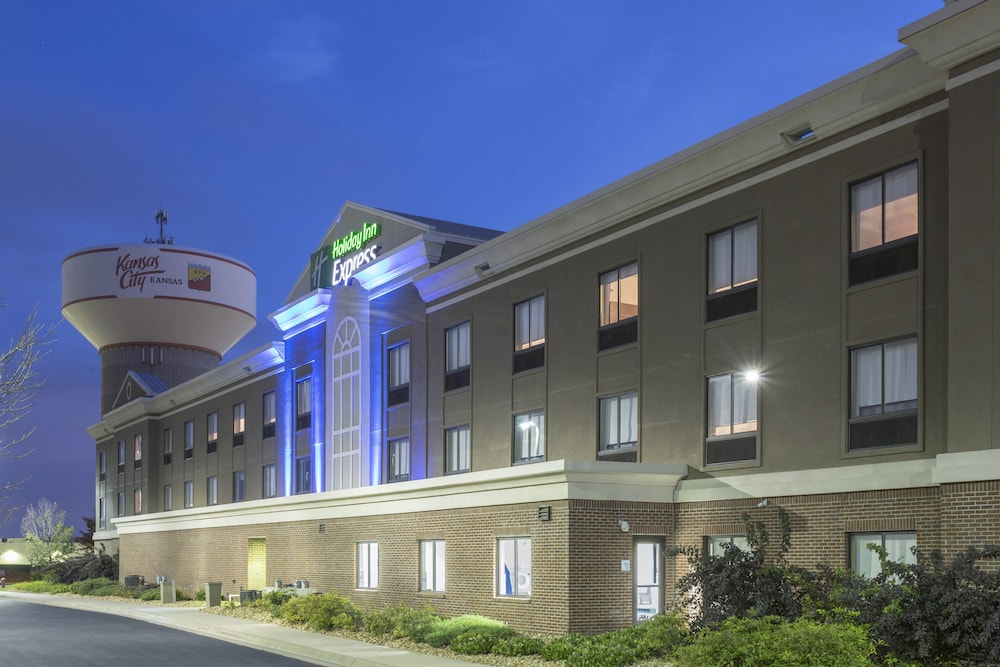 holiday inn express kansas city at the legends