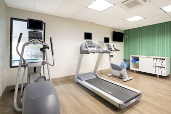 holiday inn express village west