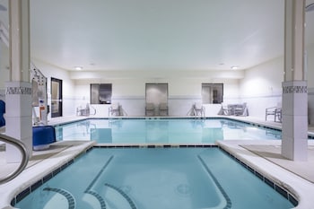 holiday inn express village west