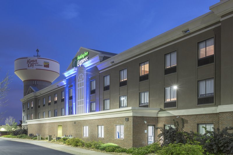 holiday inn express village west