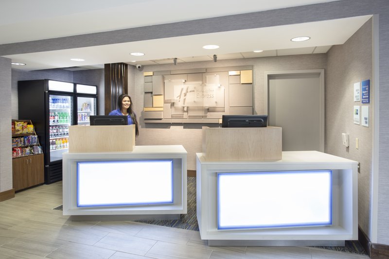 holiday inn express village west