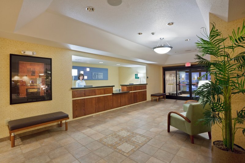 holiday inn express village west