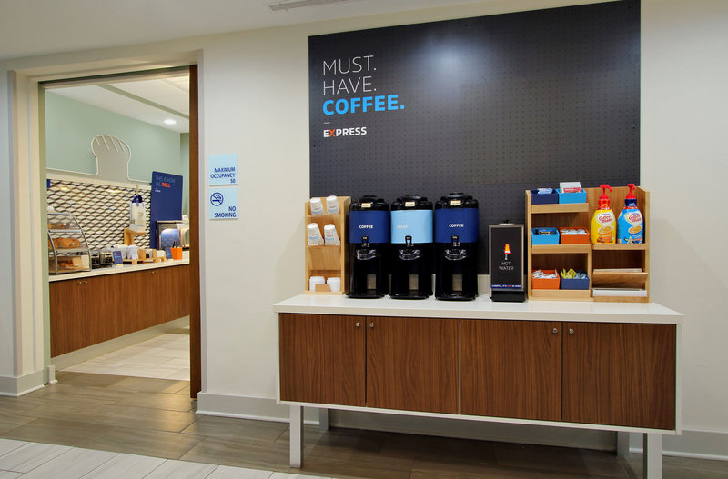 holiday inn express village west