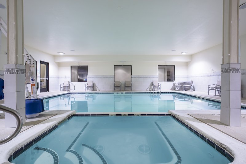 holiday inn express village west