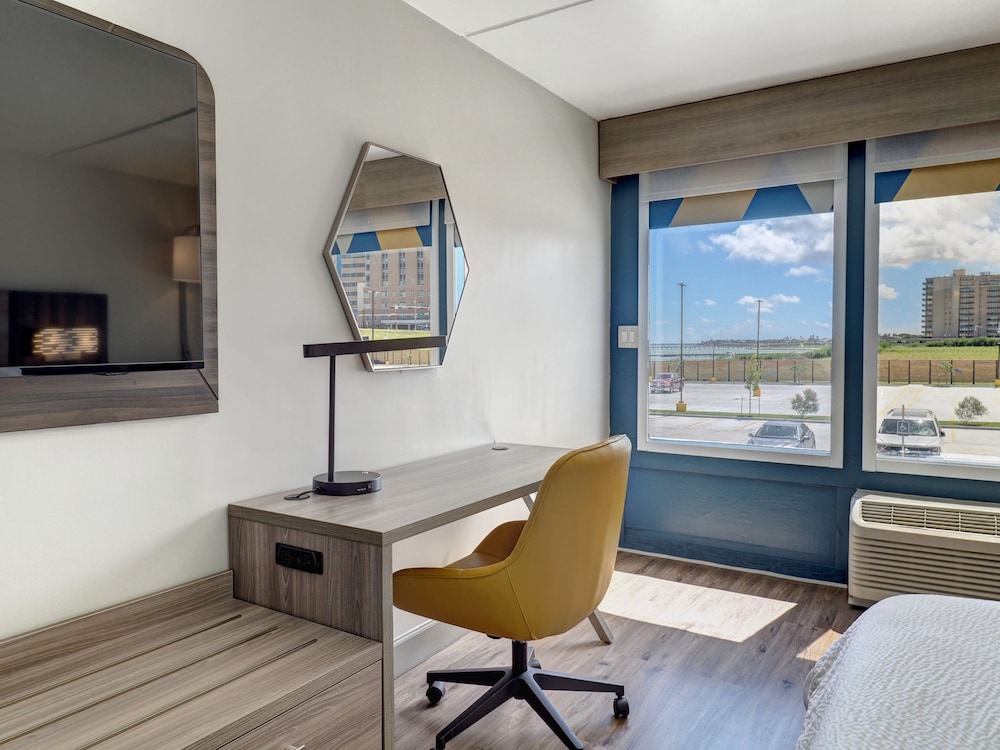 holiday inn express corpus christi beachfront