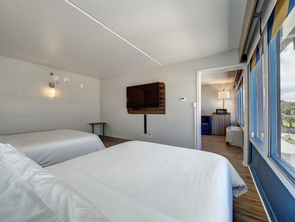 holiday inn express corpus christi beachfront