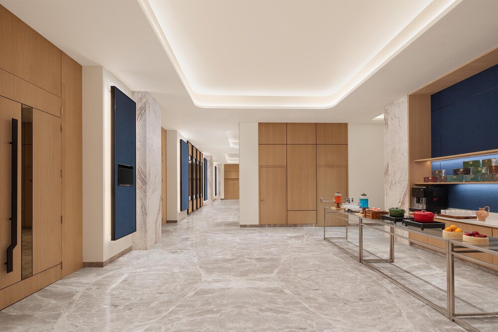 hilton garden inn surat city centre