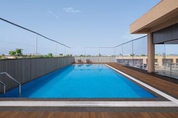 hilton garden inn surat city centre