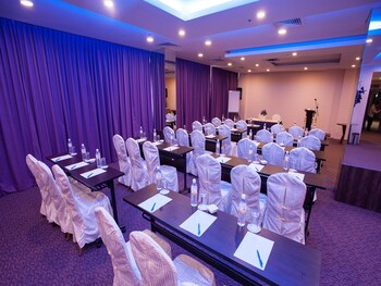 gaya centre hotel