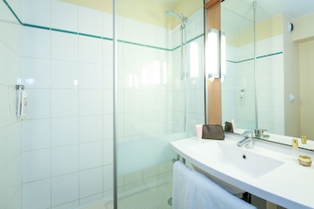 hotel ibis marseille timone adults only