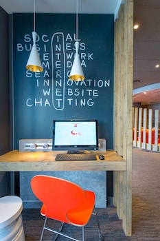 hotel ibis marseille timone adults only