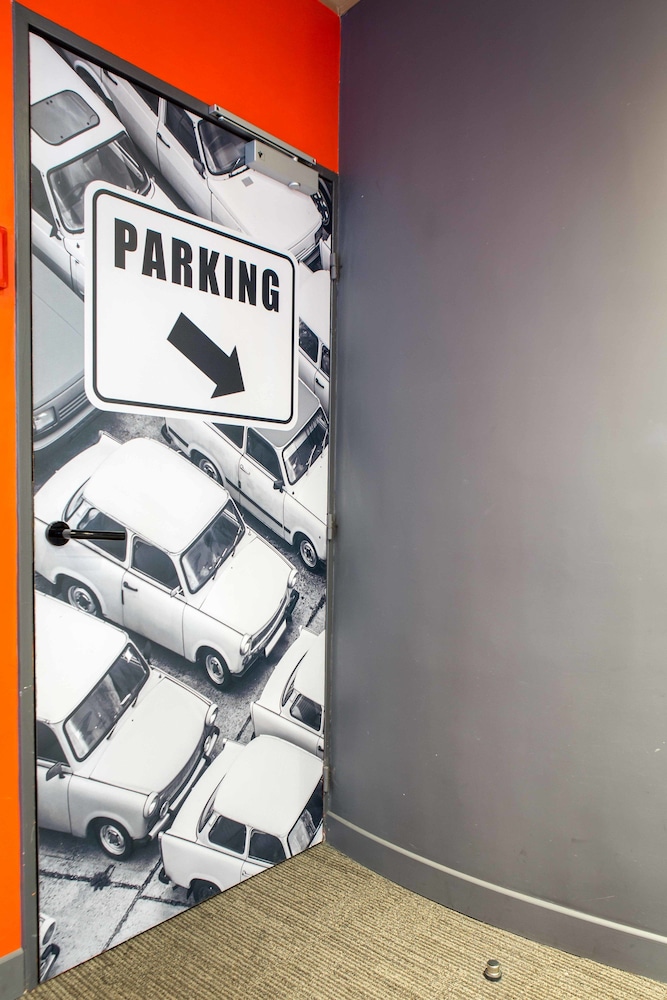 hotel ibis marseille timone adults only