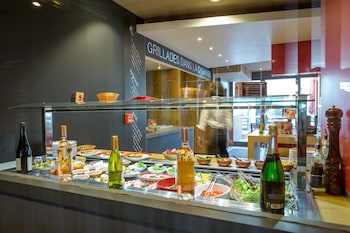 hotel ibis marseille timone adults only