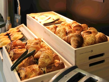 hotel ibis marseille timone adults only