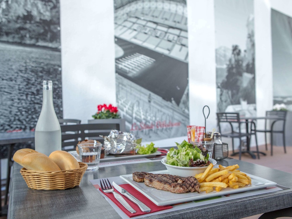 hotel ibis marseille timone adults only