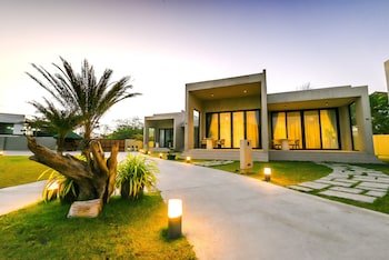 tana beach villas