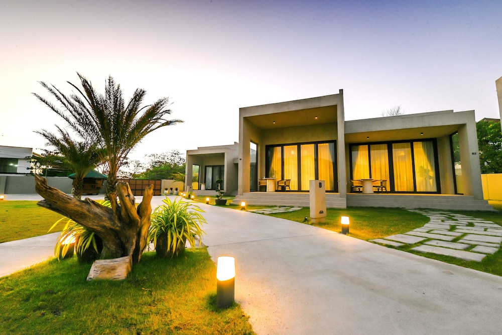 tana beach villas