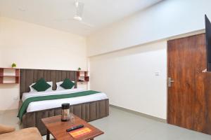 chowdhry tourist lodge paharganj ndls