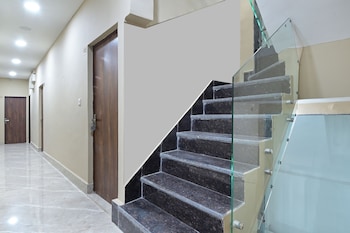 chowdhry tourist lodge paharganj ndls