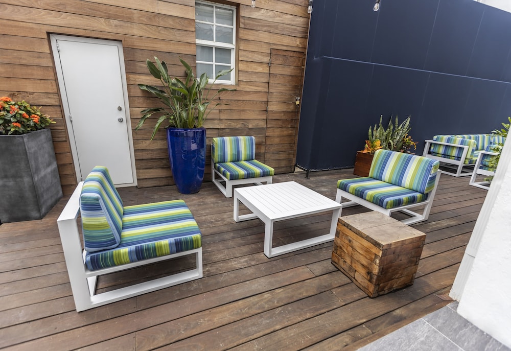 chesterfield hotel and suites