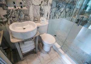 chesterfield hotel and suites