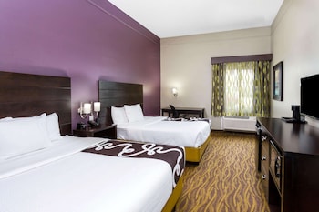 la quinta inn and suites by wyndham laredo airport