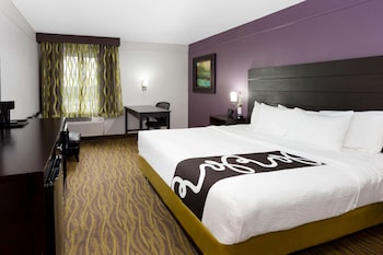 la quinta inn and suites by wyndham laredo airport