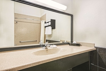 la quinta inn and suites by wyndham laredo airport