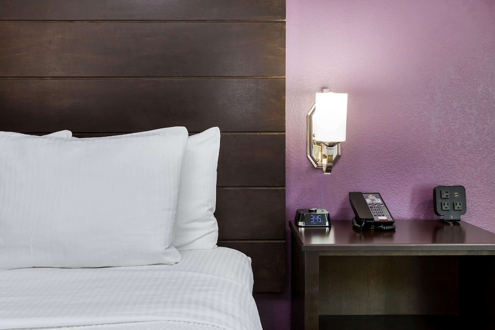 la quinta inn and suites by wyndham laredo airport
