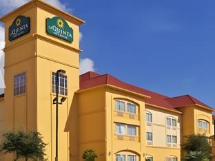 la quinta inn and suites by wyndham laredo airport