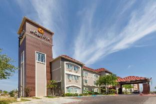 la quinta inn and suites by wyndham laredo airport