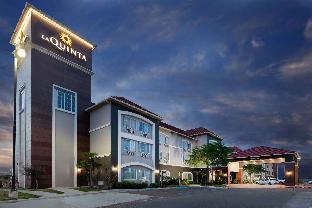 la quinta inn and suites by wyndham laredo airport
