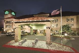 la quinta inn and suites by wyndham laredo airport