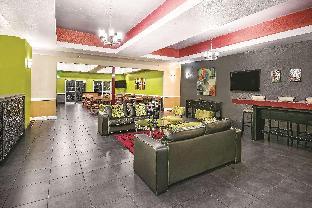 la quinta inn and suites by wyndham laredo airport