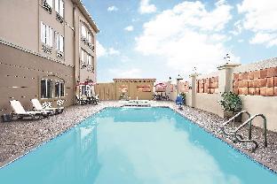la quinta inn and suites by wyndham laredo airport