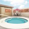 la quinta inn and suites by wyndham laredo airport