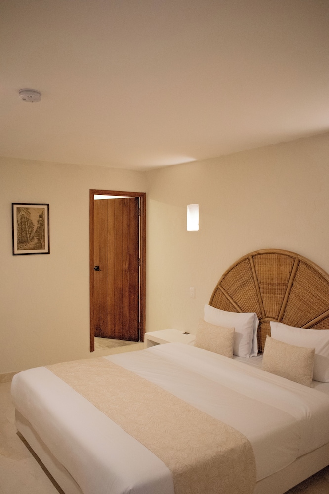 casa noa colonial rooms