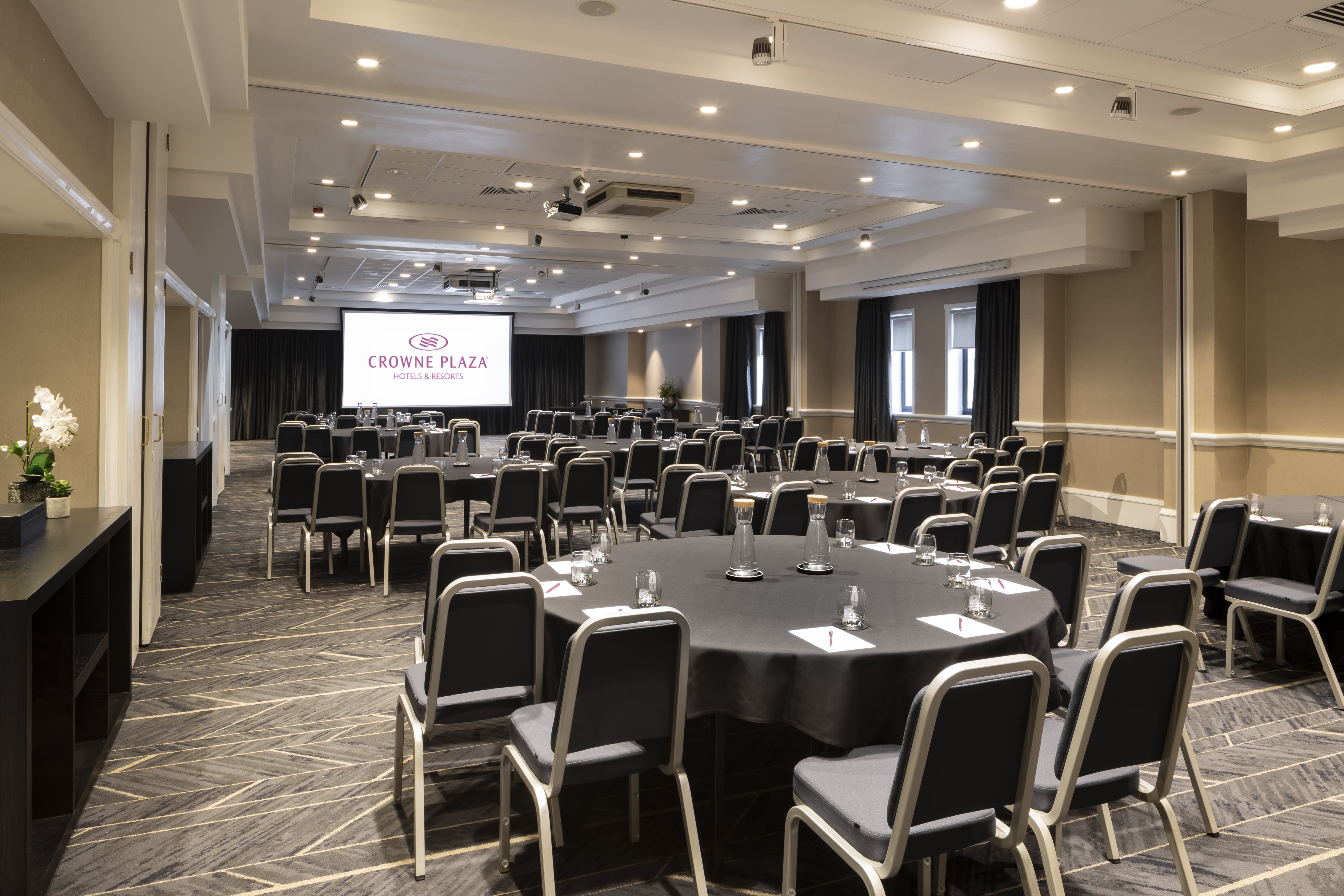 crowne plaza leeds by ihg