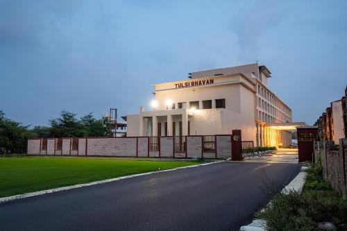 Tulsi Bhawan, Ayodhya,,2 star