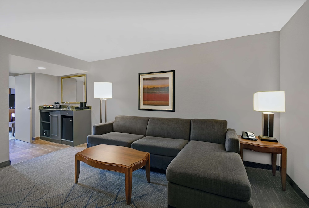 embassy suites by hilton detroit livonia novi
