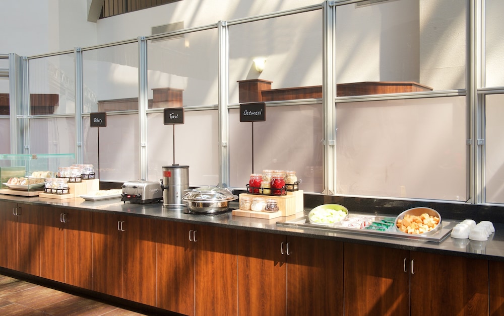 embassy suites by hilton detroit livonia novi