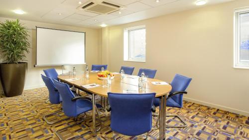 holiday inn express london limehouse by ihg